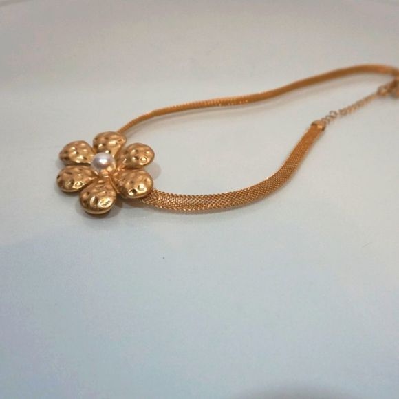 Flower necklace - Picture 2 of 3